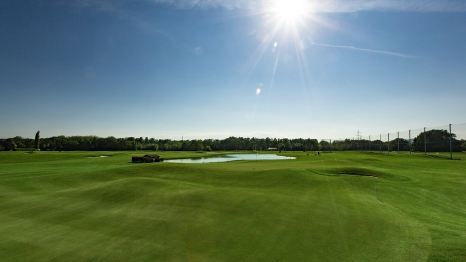 Golfplatz mit Wasserfläche | © GC Grazer MurAuen