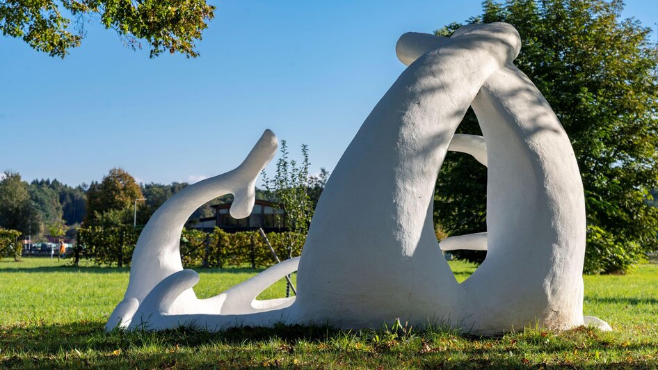 Skulptur im Thermenpark Bad Blumau | © Kurkommission Bad Blumau